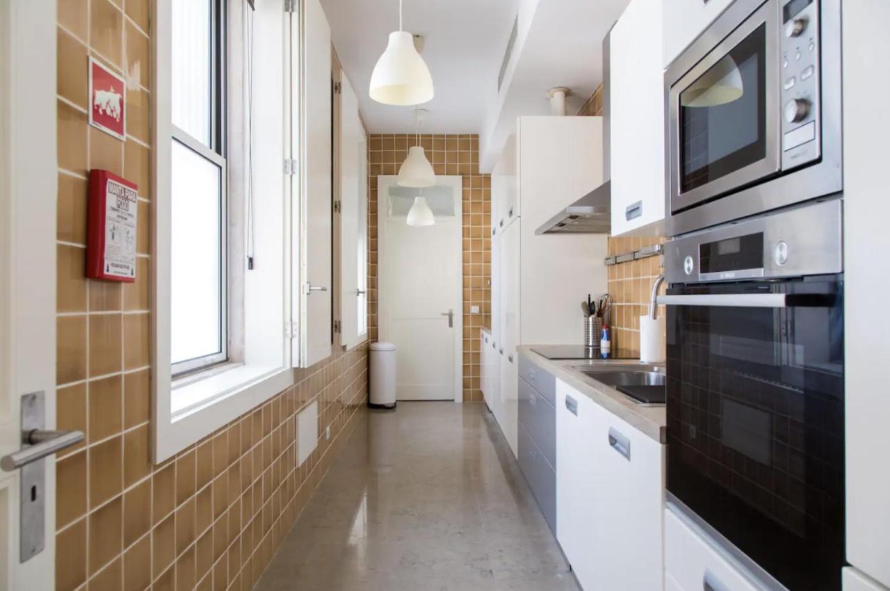 Apartament Beautiful 3-Story House In Chiado With A 40M² Private Terrace Lizbona Zewnętrze zdjęcie